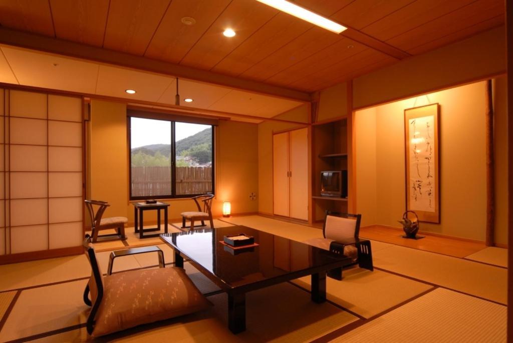Marukyu Ryokan Izu  Rum bild